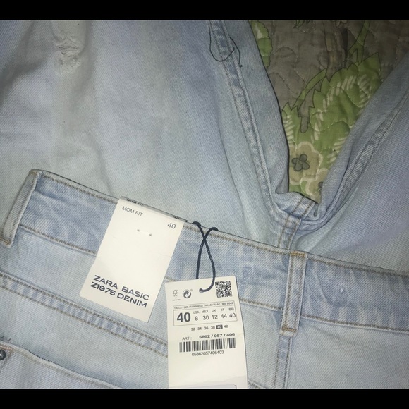 SOLD🦋 Zara Embroidered Mom Fit Jeans Size 8 - Picture 9 of 9